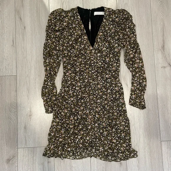 ASTR Ruched Mini Dress - Picture 4 of 16